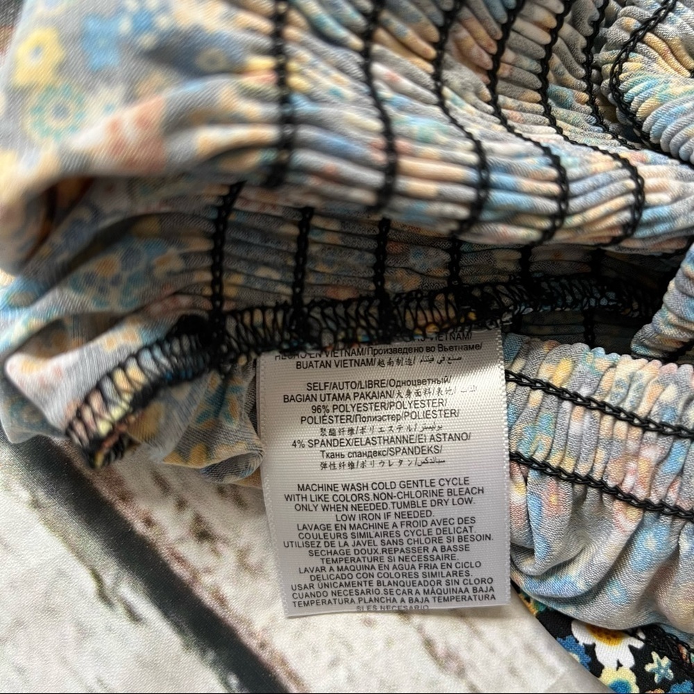 BCBGeneration Smocked Floral Print Top Size L - Picture 8 of 9